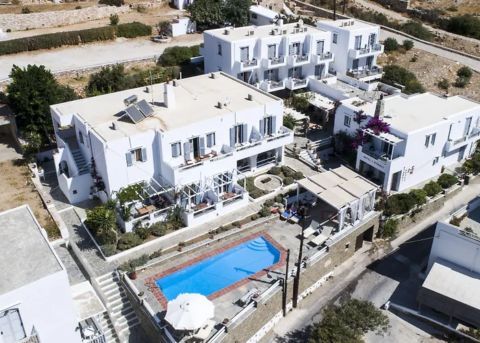 Nymfes Kamares (Sifnos)